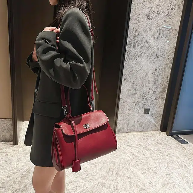 雅鹿 复古工装高级感潮流高街上课潮流旅行 胎牛皮 斜挎手提包 女款 多色