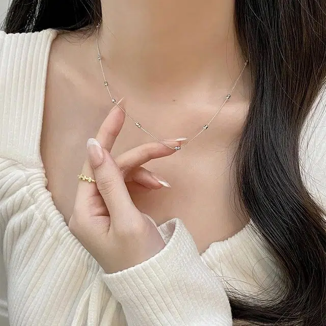 925