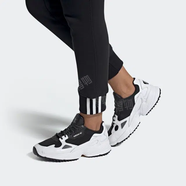 adidas originals Falcon Trail