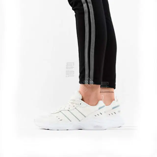 adidas neo Strutter