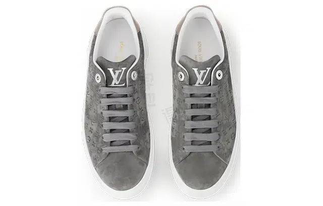 LOUIS VUITTON Time Out