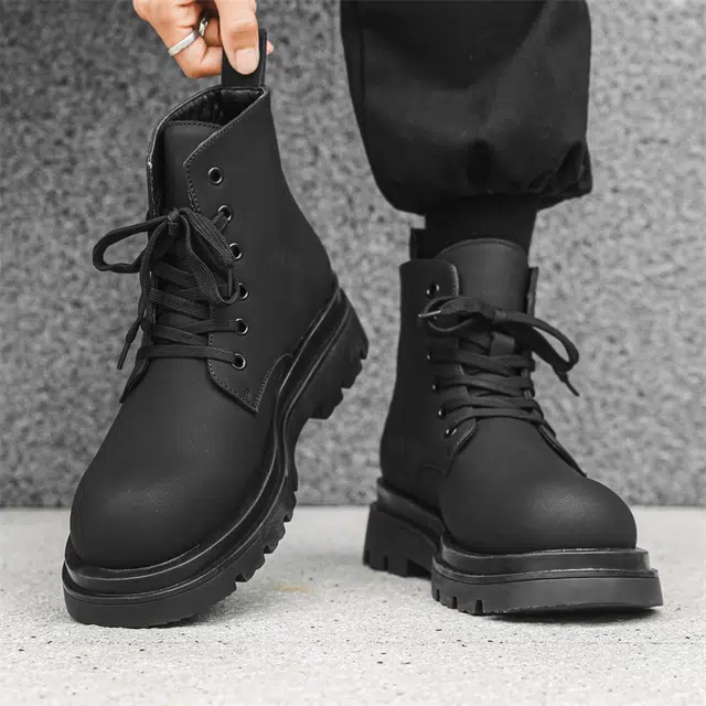 健休 二层牛皮 商务潮流简约 中筒 马丁靴 男款 黑色