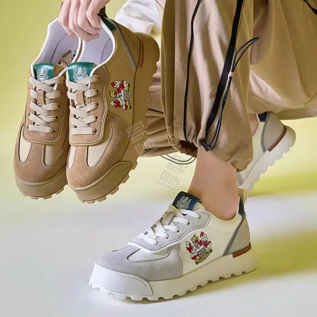 AQUASCUTUM