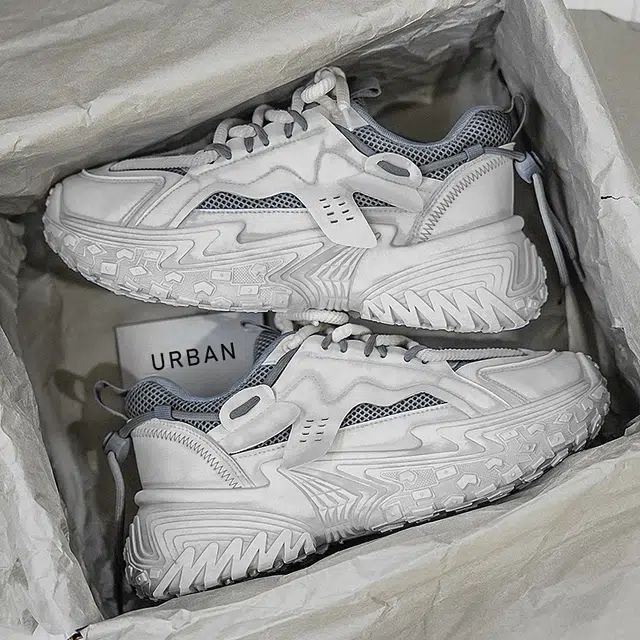 URBAN AUTHENTIC
