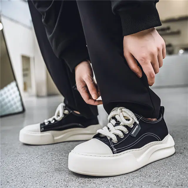 URBAN AUTHENTIC EVA
