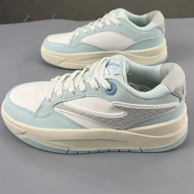 鸿星尔克 无双 时尚休闲 耐磨抗冲击性 低帮 板鞋 女款 白蓝色