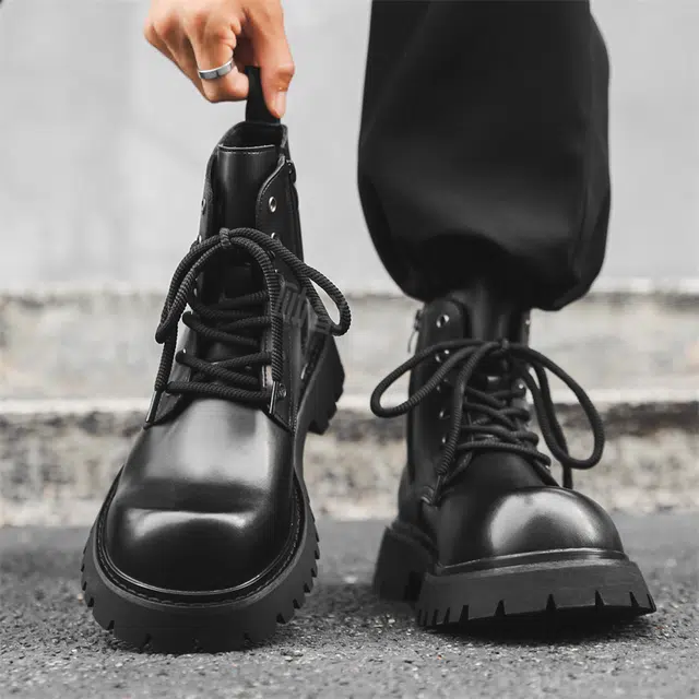 超纤皮 秋冬季加绒加厚防滑 黑武士系列 侧拉链厚底德比潮流百搭户外机车靴 短筒 时尚马丁靴 男款 经典黑色