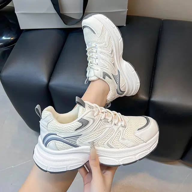 运动舒适简约百搭的秋季厚底女运动鞋 低帮 老爹鞋 女款