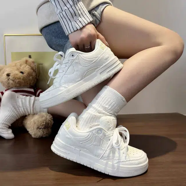 小众潮流加绒休闲运动风 保暖防滑透气 低帮 板鞋 女款 米白色