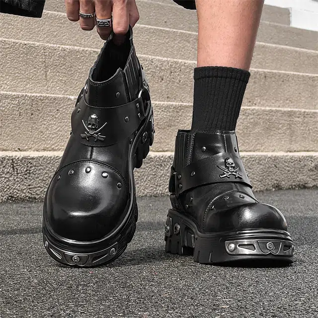 潮流百搭软底内增高英伦风铆钉舒适 短筒 马丁靴 男款