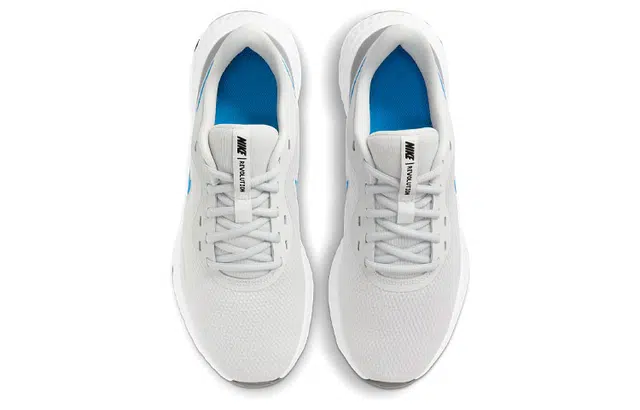 Nike REVOLUTION 5