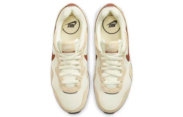 Nike Venture Runner wide
