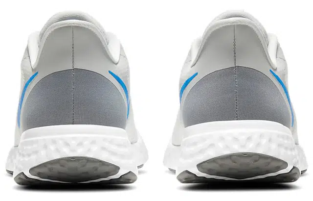 Nike REVOLUTION 5