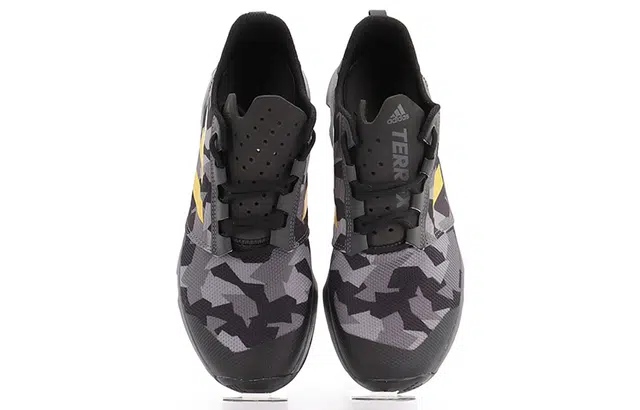 adidas Terrex Voyager Dlx