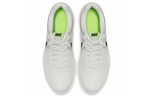 Nike REVOLUTION 4