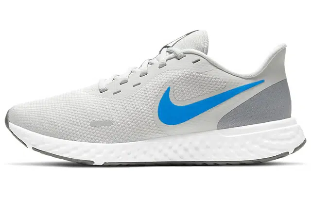 Nike REVOLUTION 5