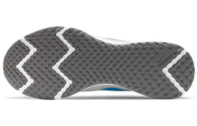 Nike REVOLUTION 5