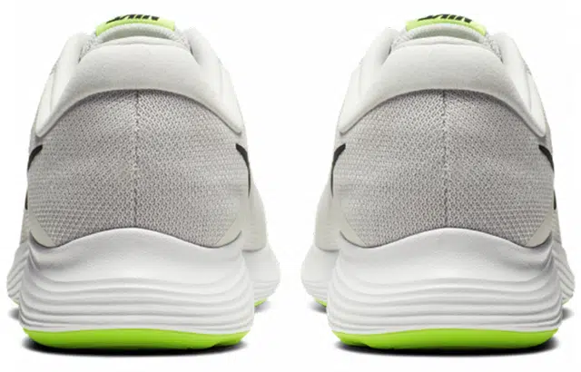 Nike REVOLUTION 4