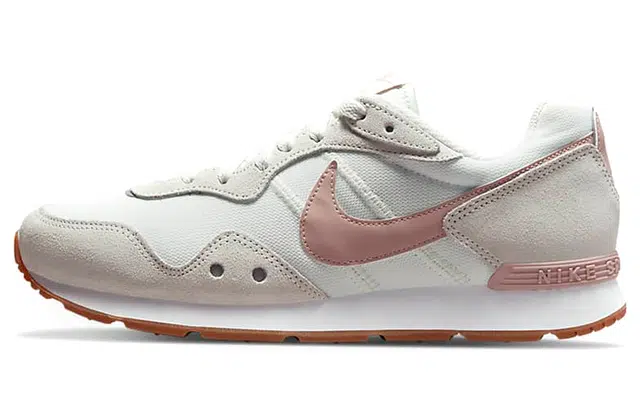 Nike Venture Runner wide