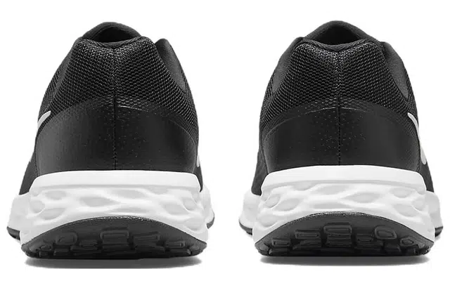 Nike REVOLUTION 6