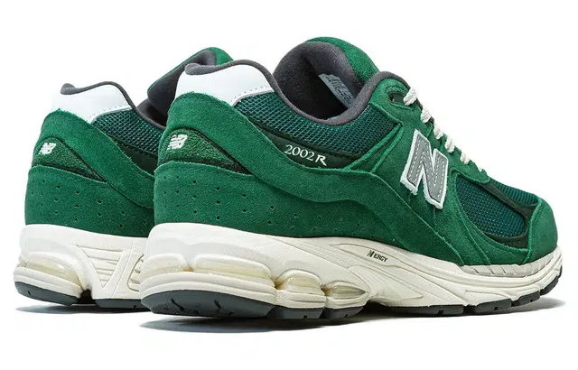 New Balance NB 2002R