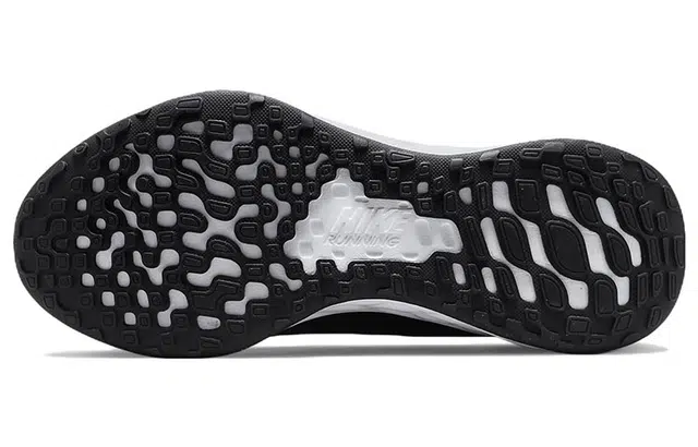 Nike REVOLUTION 6