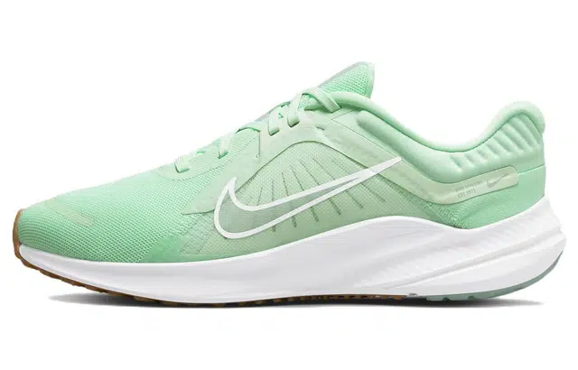 Nike Quest 5