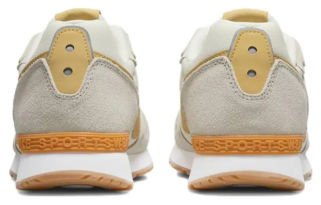 Nike Venture Runner