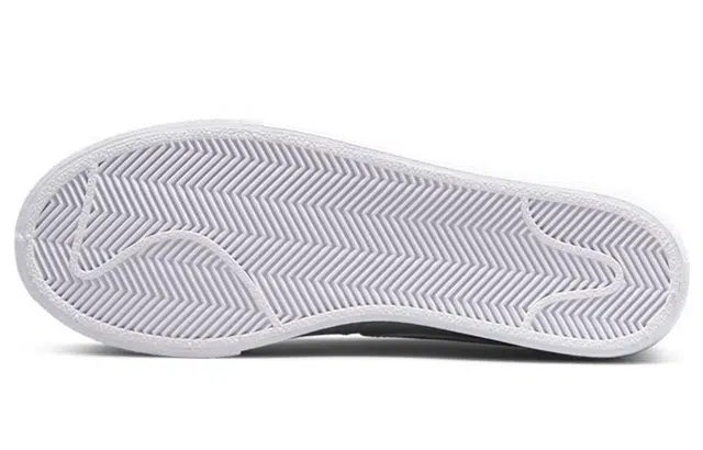 Nike Blazer Low Platform