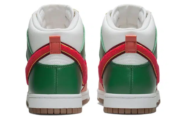 Nike Dunk Retro "Chenille Swoosh"