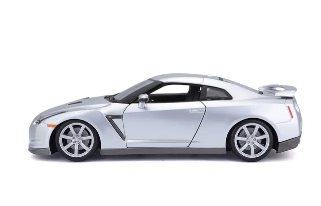 118 NISSAN GT-R