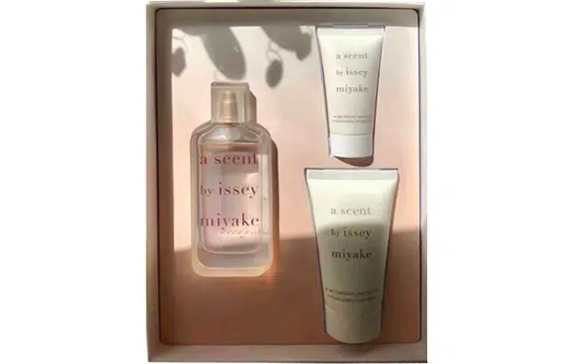 三宅一生 粉色气息礼盒