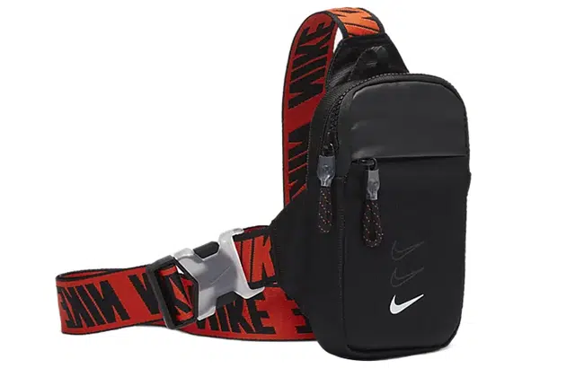 Nike Sportswear Essentials