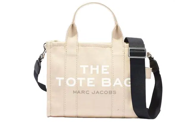 MARC JACOBS Traveler logo