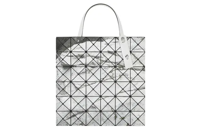 ISSEY MIYAKE LUCENT Tote