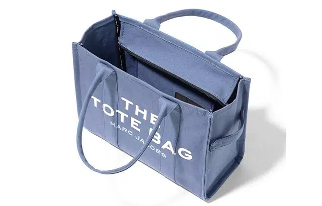 MARC JACOBS The Traveler Logo Tote