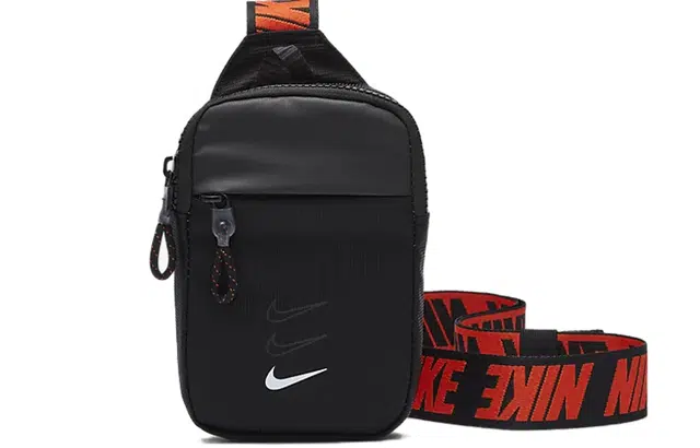 Nike Sportswear Essentials