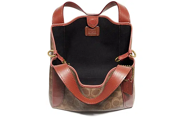 COACH Hadley 21 Tote