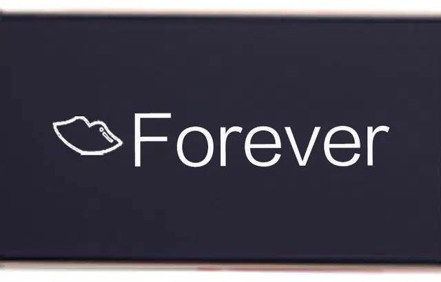 Cl de Peau Beaut KISS