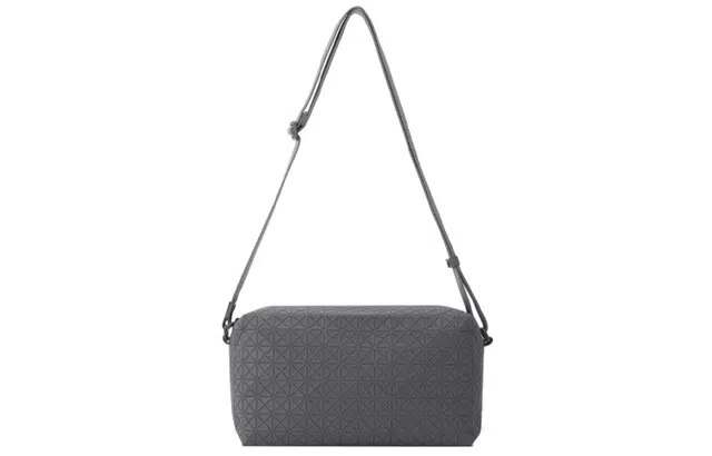 ISSEY MIYAKE KuroSaddle