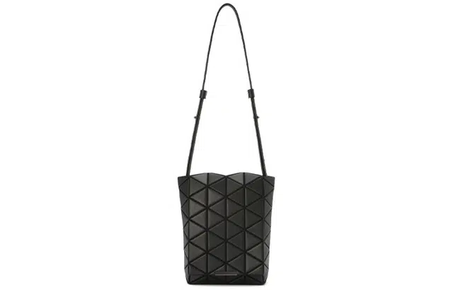 ISSEY MIYAKE Solid Flap Shoulder 2211