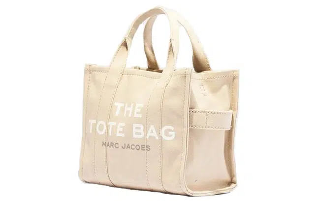 MARC JACOBS Traveler logo