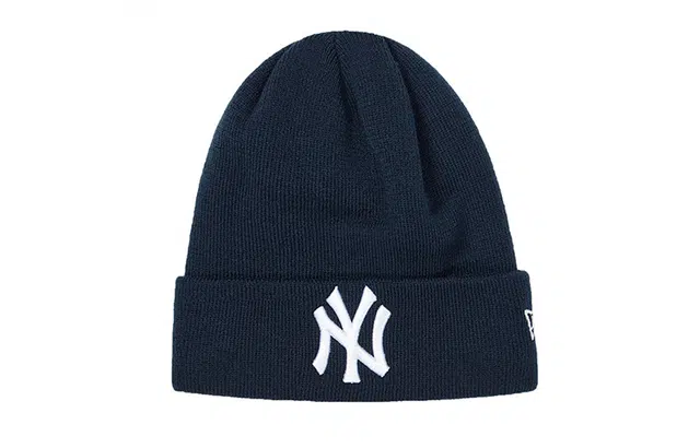 New Era NY Yankees Heart Beanie Black