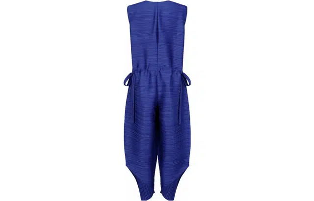 PLEATS PLEASE ISSEY MIYAKE