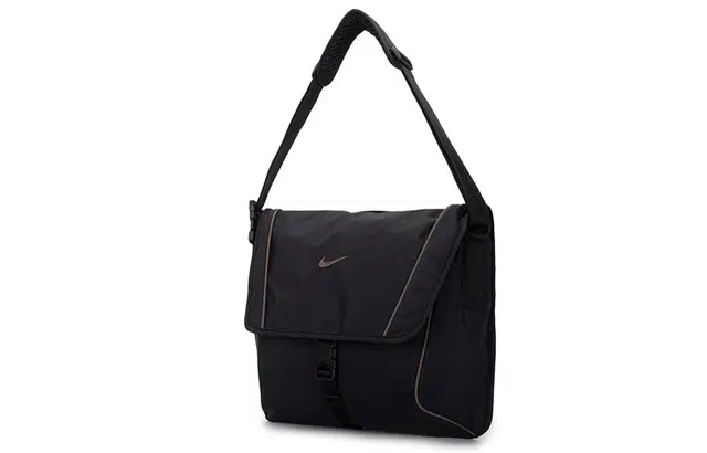 Nike EssentalsI Messenger