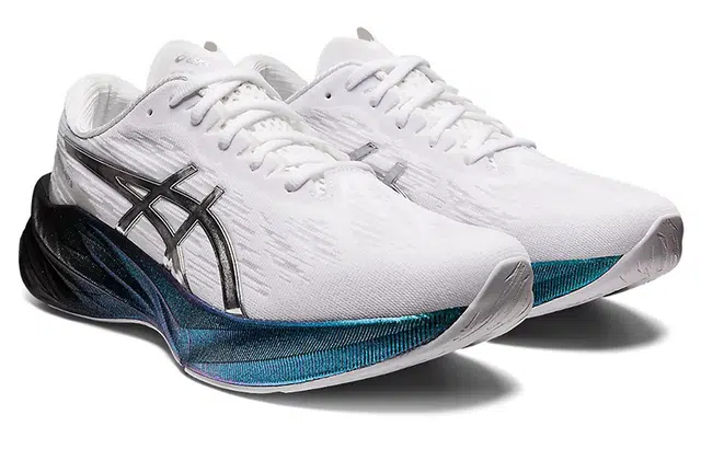 Asics Novablast 3 platinum