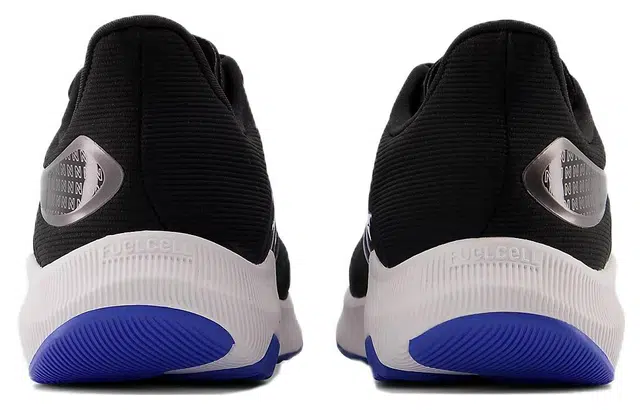 New Balance FuelCell Propel v4