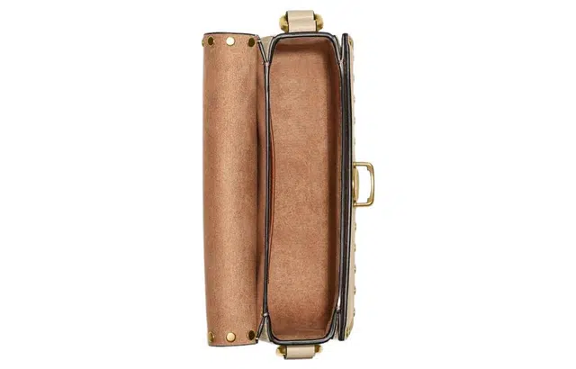 COACH Studio 19