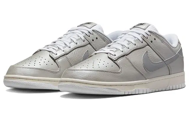 Nike Dunk Low "Metallic Silver"