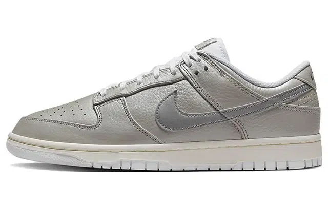 Nike Dunk Low "Metallic Silver"